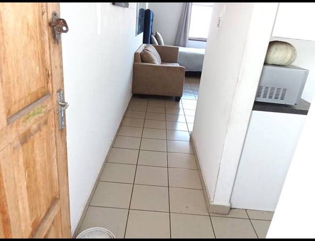 1 BEDROOM PROPERTY TO RENT IN POINT